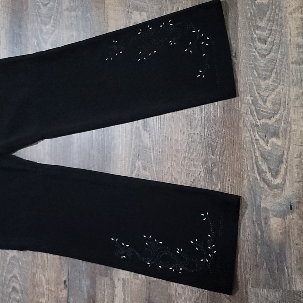 Gently Loved women's dress style pant with beautiful artwork cut out by Talbot